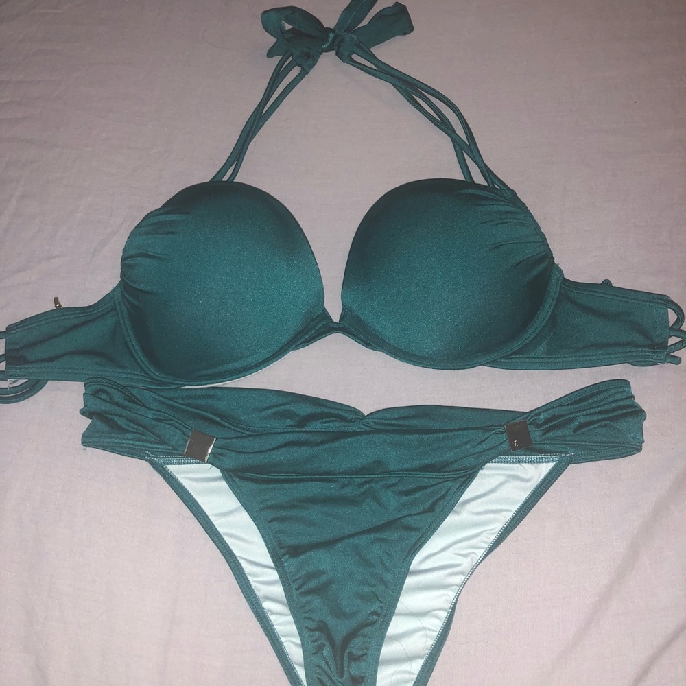 Victoria’s Secret bikini